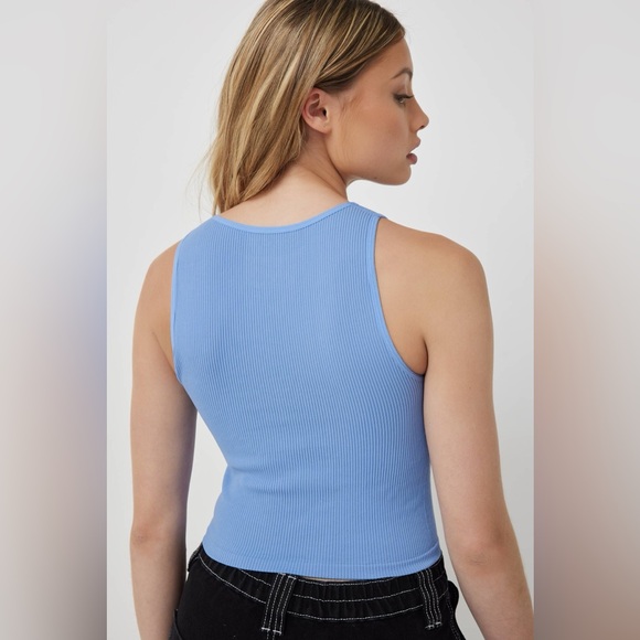 ✨Free with purchase of $30 or more✨ Basic Ultra Crop Seamless High Neck Tank - Picture 3 of 6